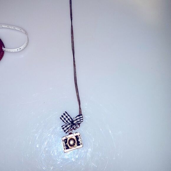 CAMERA NECKLACE - Picture 1 of 4